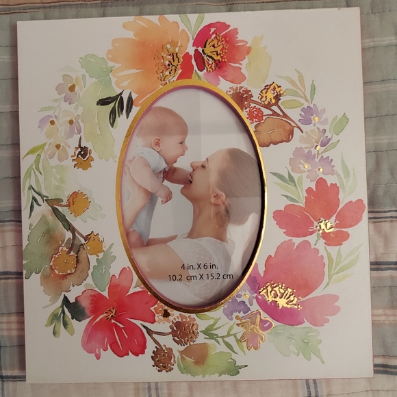 NWT Floral wooden table picture frames - Picture 4 of 6